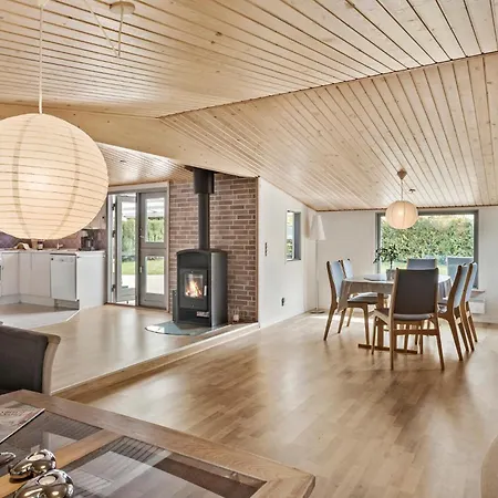 Dom wakacyjny Three-bedroom In *