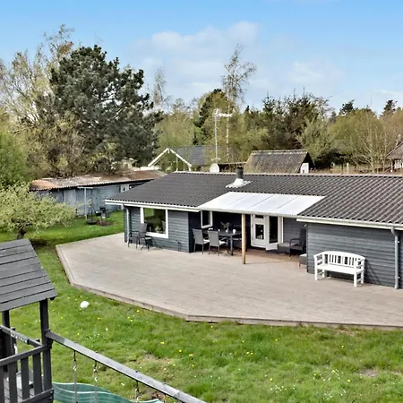 3 Bedroom Amazing In Holiday home